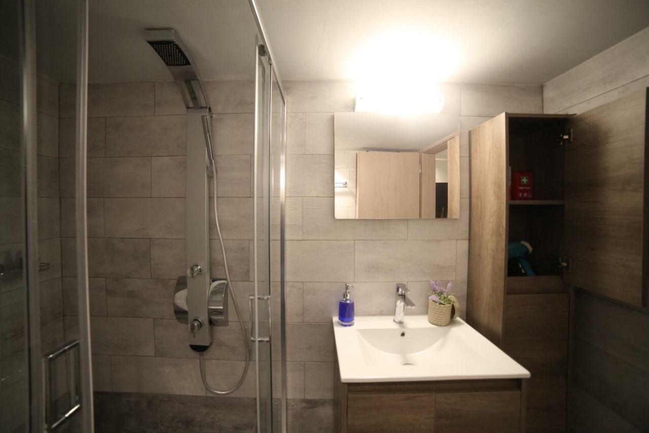 Ports Crossroad B Apartment Piraeus Exterior photo